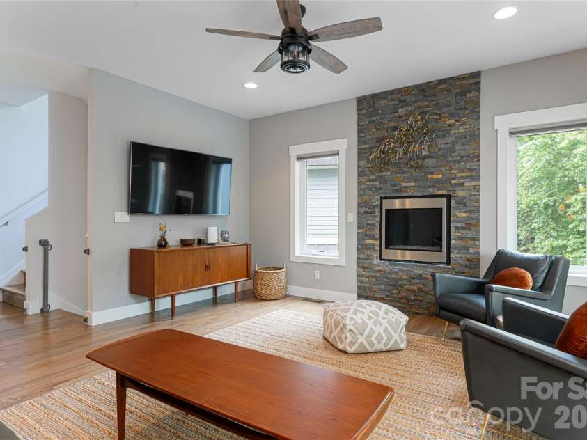 8 Birdhouse Row, Asheville, NC 28801.  MLS# CAR4420477, YatesRealty ID 48642. 