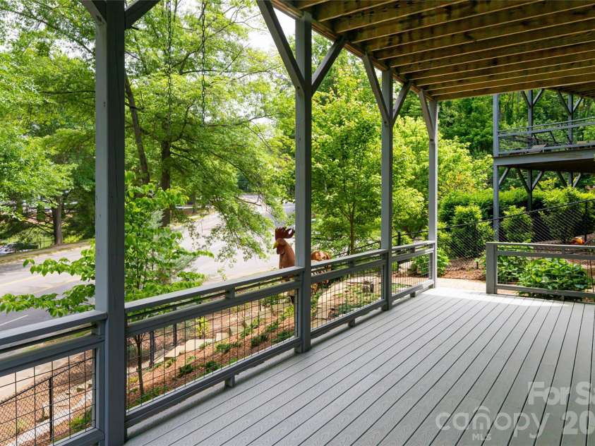 8 Birdhouse Row, Asheville, NC 28801.  MLS# CAR4420477, YatesRealty ID 48642. 