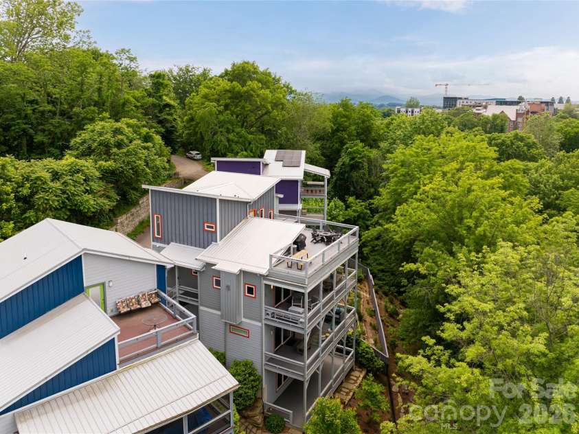 8 Birdhouse Row, Asheville, NC 28801.  MLS# CAR4420477, YatesRealty ID 48642. 