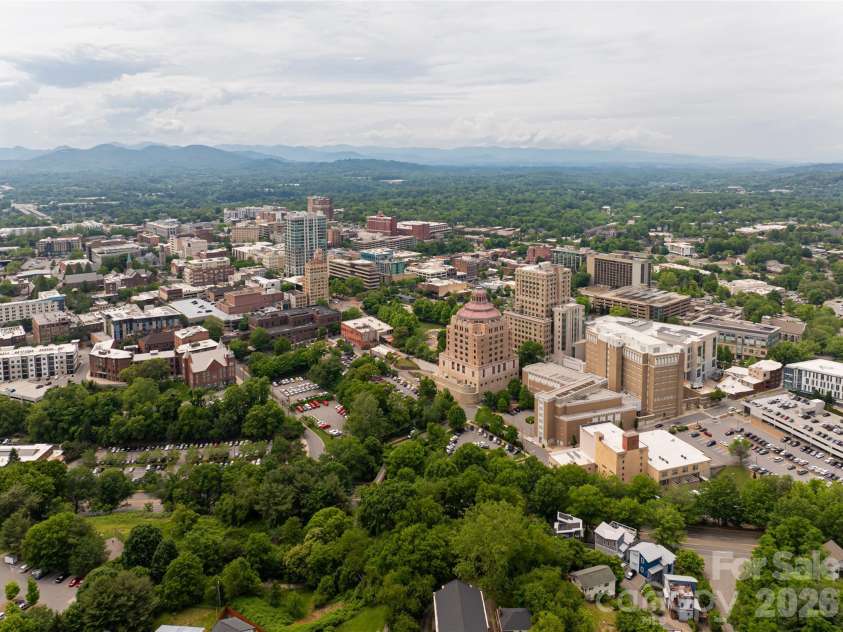 8 Birdhouse Row, Asheville, NC 28801.  MLS# CAR4420477, YatesRealty ID 48642. 