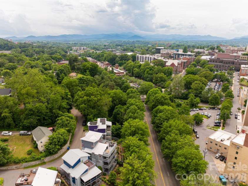 8 Birdhouse Row, Asheville, NC 28801.  MLS# CAR4420477, YatesRealty ID 48642. 