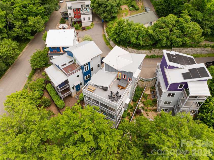 8 Birdhouse Row, Asheville, NC 28801.  MLS# CAR4420477, YatesRealty ID 48642. 