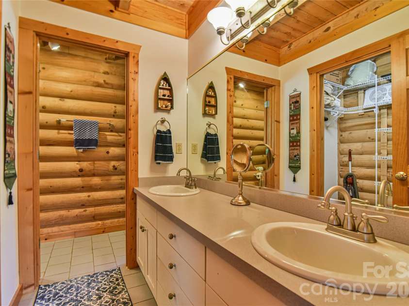 27 Winn Drive, Leicester, NC 28748.  MLS# CAR4419621, YatesRealty ID 48643. Hallway bath with double sinks.