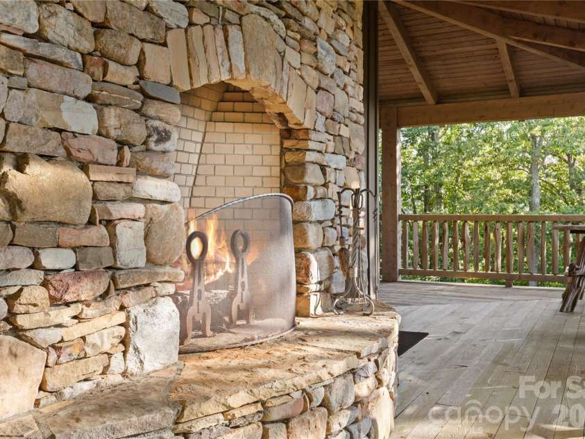 1915 Creston Drive, Black Mountain, NC 28711.  MLS# CAR4402197, YatesRealty ID 48644. 