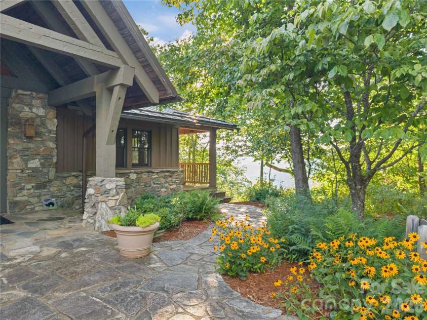 1915 Creston Drive, Black Mountain, NC 28711.  MLS# CAR4402197, YatesRealty ID 48644. 