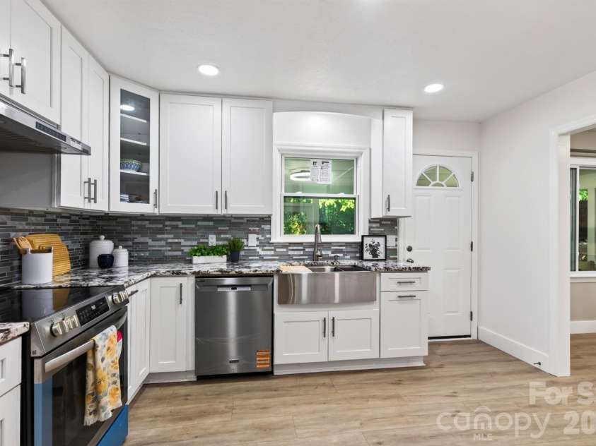 65 Beechwood Road, Asheville, NC 28805.  MLS# CAR4420830, YatesRealty ID 48649. 