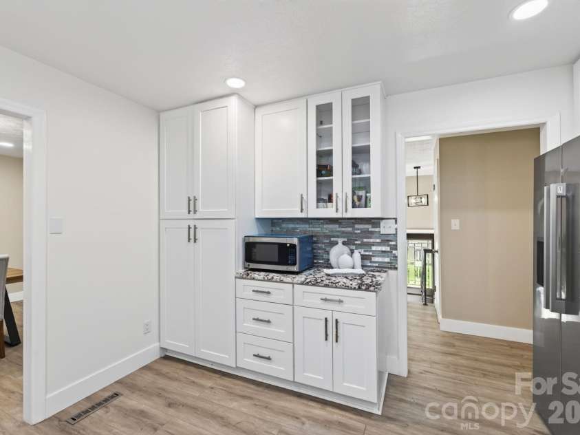 65 Beechwood Road, Asheville, NC 28805.  MLS# CAR4420830, YatesRealty ID 48649. 