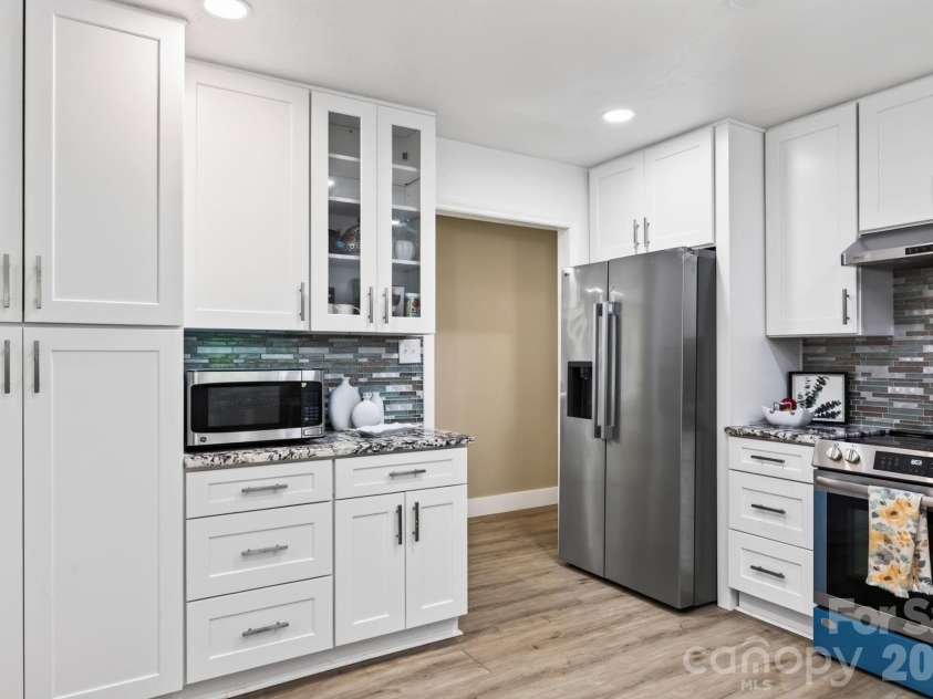 65 Beechwood Road, Asheville, NC 28805.  MLS# CAR4420830, YatesRealty ID 48649. 