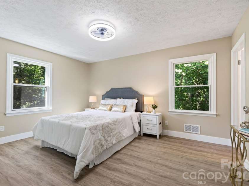 65 Beechwood Road, Asheville, NC 28805.  MLS# CAR4420830, YatesRealty ID 48649. 