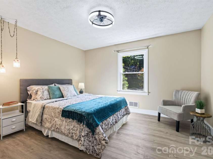 65 Beechwood Road, Asheville, NC 28805.  MLS# CAR4420830, YatesRealty ID 48649. 