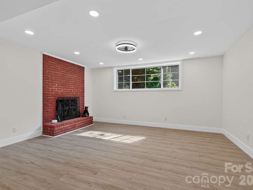 65 Beechwood Road, Asheville, NC 28805.  MLS# CAR4420830, YatesRealty ID 48649. 