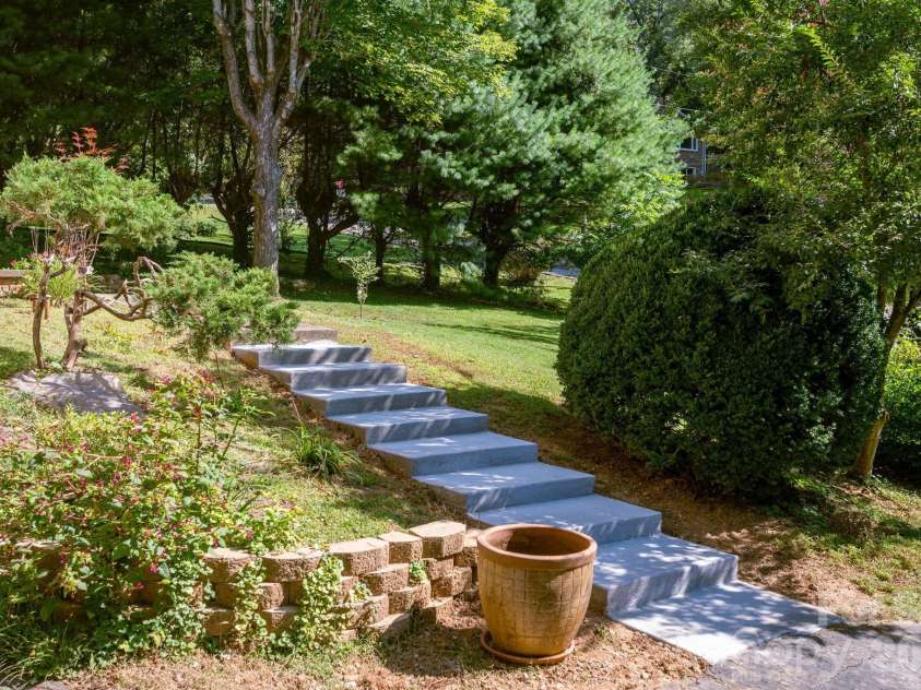 65 Beechwood Road, Asheville, NC 28805.  MLS# CAR4420830, YatesRealty ID 48649. 