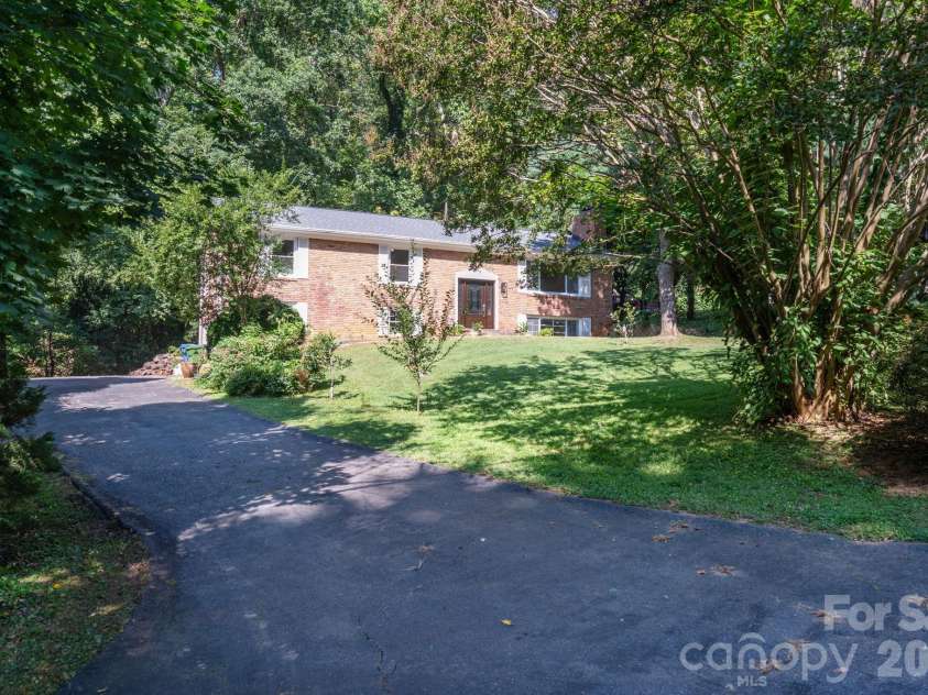 65 Beechwood Road, Asheville, NC 28805.  MLS# CAR4420830, YatesRealty ID 48649. 