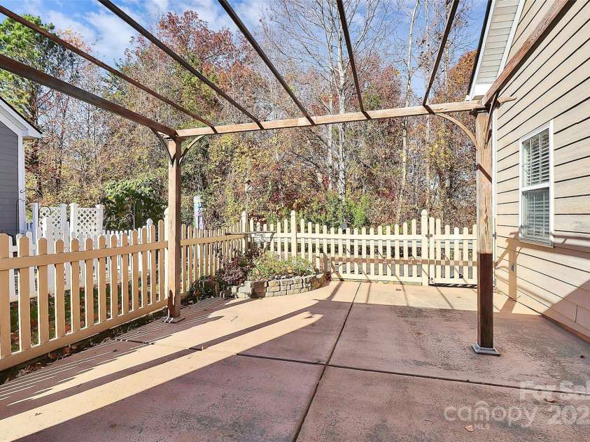 10046 Bishops Gate Boulevard, Pineville, NC 28134.  MLS# CAR4322219, YatesRealty ID 4865. FENCED IN PATION WITH PERGOLA