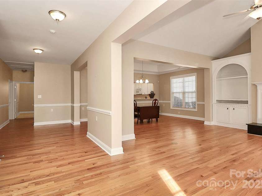 10046 Bishops Gate Boulevard, Pineville, NC 28134.  MLS# CAR4322219, YatesRealty ID 4865. FOYER