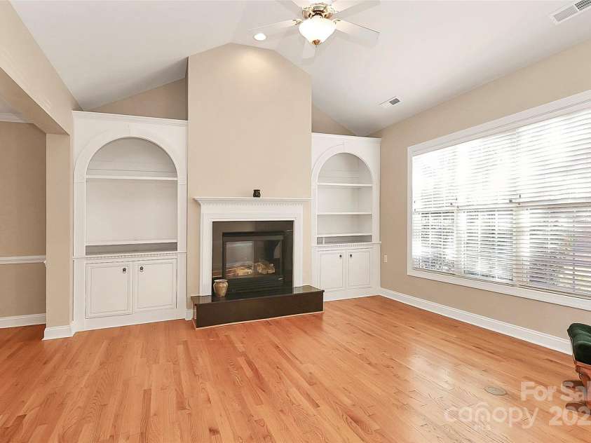 10046 Bishops Gate Boulevard, Pineville, NC 28134.  MLS# CAR4322219, YatesRealty ID 4865. GREAT ROOM