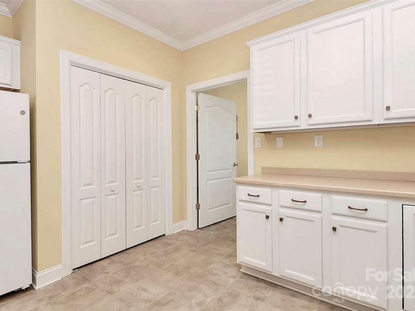 10046 Bishops Gate Boulevard, Pineville, NC 28134.  MLS# CAR4322219, YatesRealty ID 4865. KITCHEN WORK AREA/ REFRIGERATOR