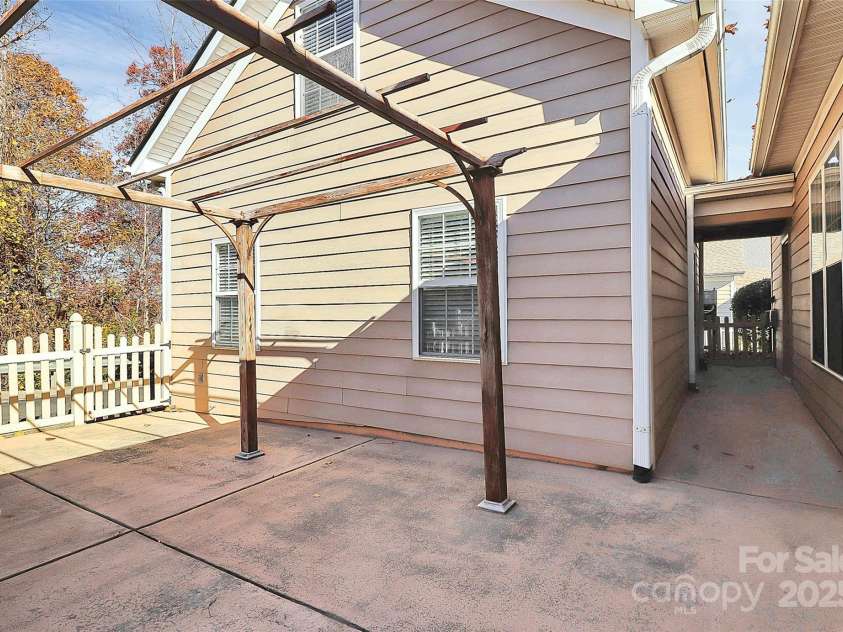10046 Bishops Gate Boulevard, Pineville, NC 28134.  MLS# CAR4322219, YatesRealty ID 4865. PERGOLA