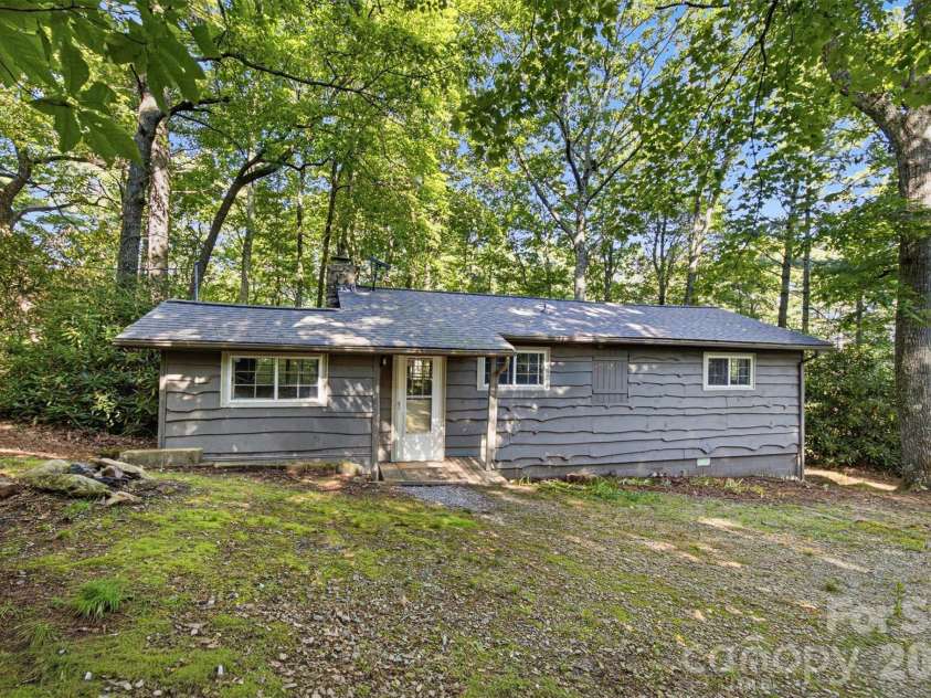 7036 Rhododendron Drive, Newland, NC 28657.  MLS# CAR4420538, YatesRealty ID 48650. 