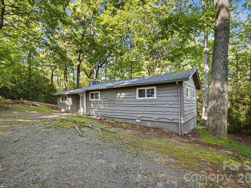 7036 Rhododendron Drive, Newland, NC 28657.  MLS# CAR4420538, YatesRealty ID 48650. 