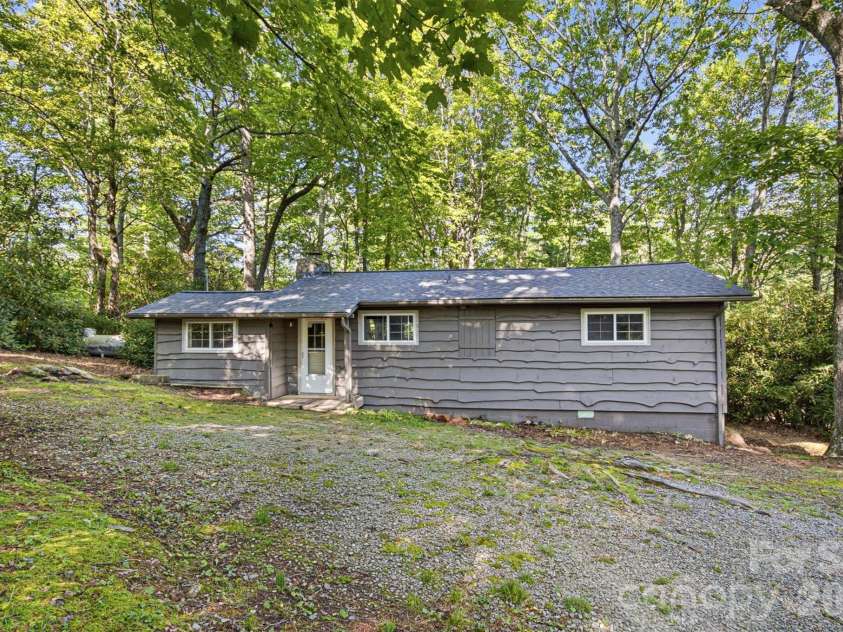 7036 Rhododendron Drive, Newland, NC 28657.  MLS# CAR4420538, YatesRealty ID 48650. 