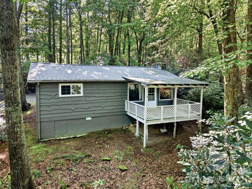 7036 Rhododendron Drive, Newland, NC 28657.  MLS# CAR4420538, YatesRealty ID 48650. 