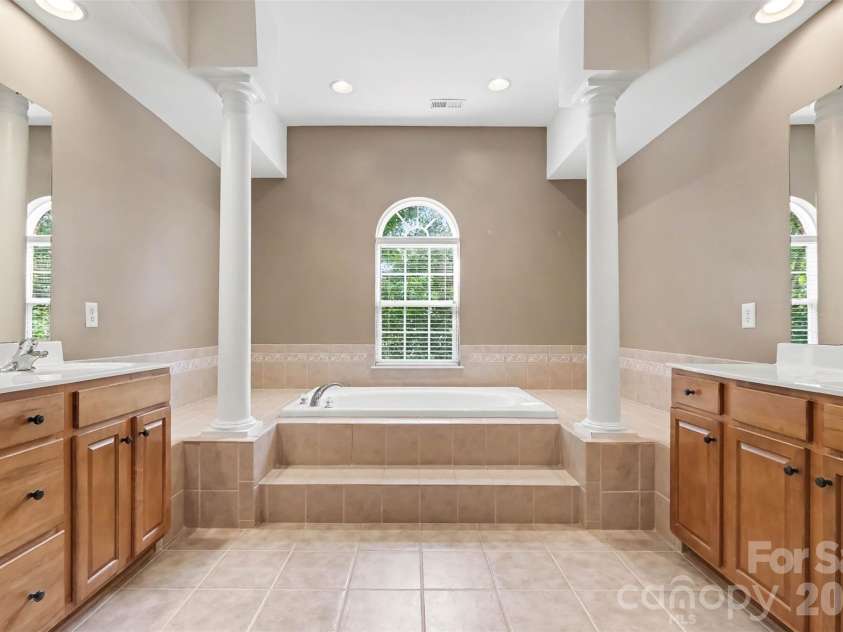 2521 Becket Ridge Road, Charlotte, NC 28270.  MLS# CAR4419953, YatesRealty ID 48652. 