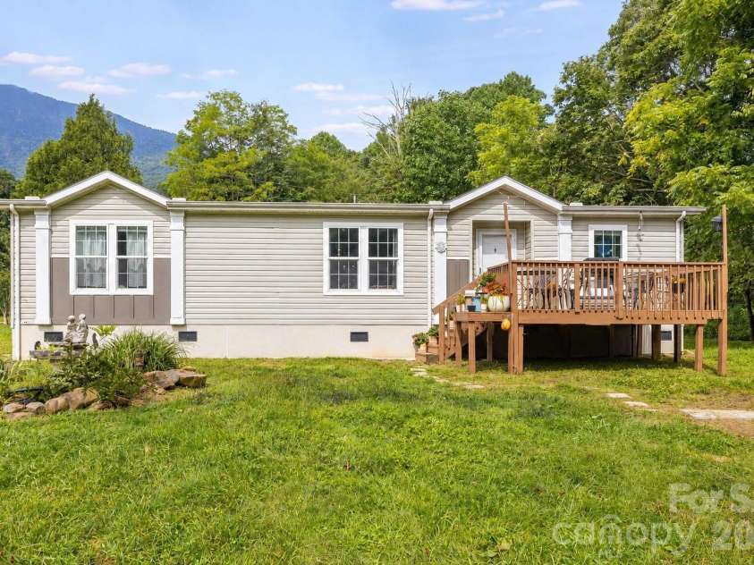 36 Woodrat Drive, Burnsville, NC 28714.  MLS# CAR4421130, YatesRealty ID 48656. 