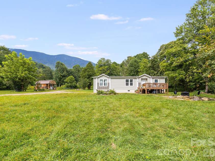 36 Woodrat Drive, Burnsville, NC 28714.  MLS# CAR4421130, YatesRealty ID 48656. 