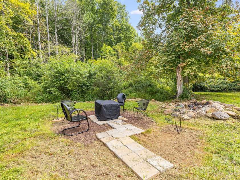 36 Woodrat Drive, Burnsville, NC 28714.  MLS# CAR4421130, YatesRealty ID 48656. 
