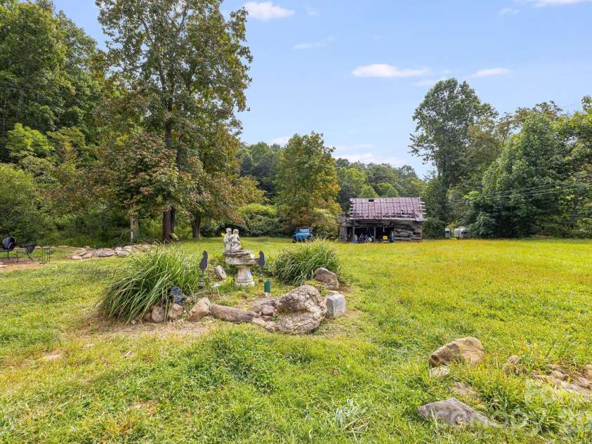 36 Woodrat Drive, Burnsville, NC 28714.  MLS# CAR4421130, YatesRealty ID 48656. 