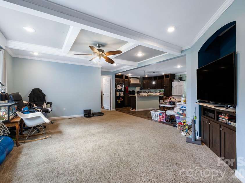 36 Woodrat Drive, Burnsville, NC 28714.  MLS# CAR4421130, YatesRealty ID 48656. 