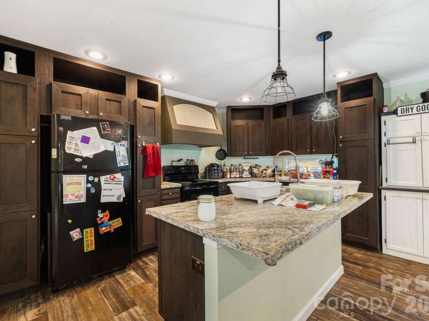 36 Woodrat Drive, Burnsville, NC 28714.  MLS# CAR4421130, YatesRealty ID 48656. 