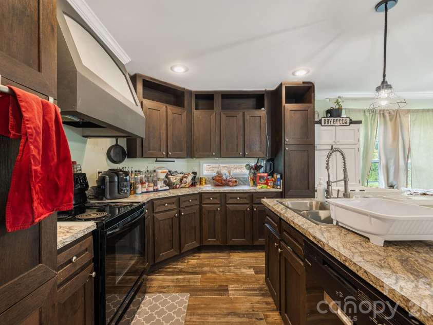 36 Woodrat Drive, Burnsville, NC 28714.  MLS# CAR4421130, YatesRealty ID 48656. 