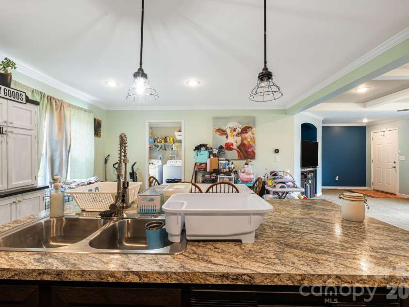 36 Woodrat Drive, Burnsville, NC 28714.  MLS# CAR4421130, YatesRealty ID 48656. 