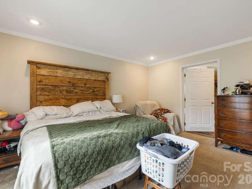 36 Woodrat Drive, Burnsville, NC 28714.  MLS# CAR4421130, YatesRealty ID 48656. 