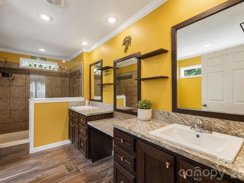 36 Woodrat Drive, Burnsville, NC 28714.  MLS# CAR4421130, YatesRealty ID 48656. 