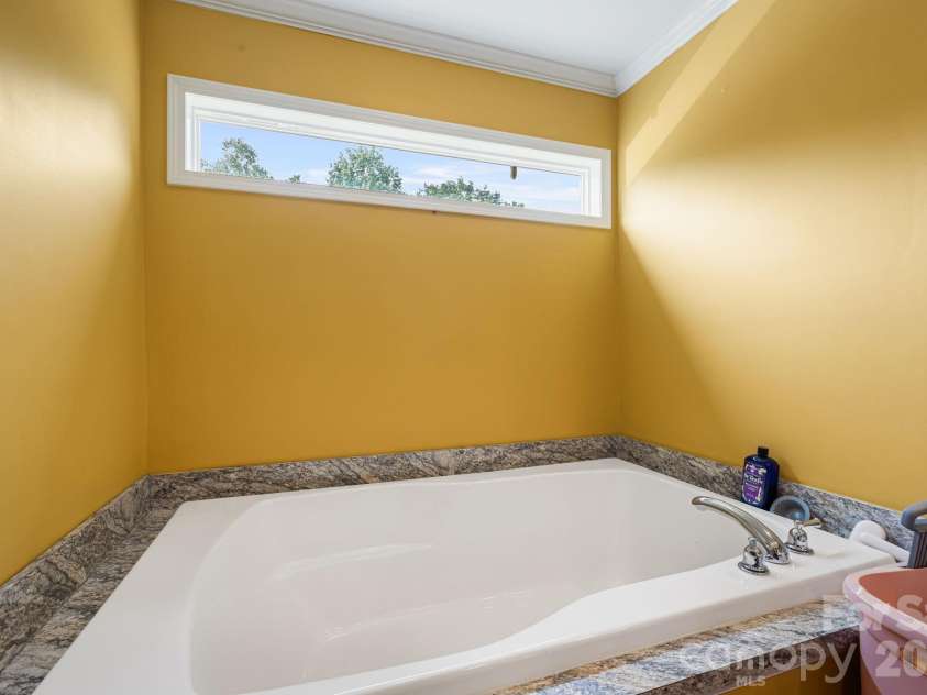 36 Woodrat Drive, Burnsville, NC 28714.  MLS# CAR4421130, YatesRealty ID 48656. 