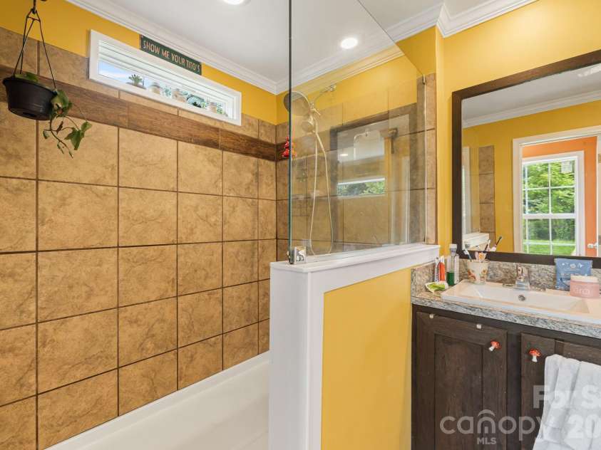 36 Woodrat Drive, Burnsville, NC 28714.  MLS# CAR4421130, YatesRealty ID 48656. 