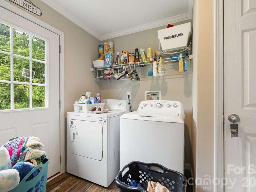 36 Woodrat Drive, Burnsville, NC 28714.  MLS# CAR4421130, YatesRealty ID 48656. 