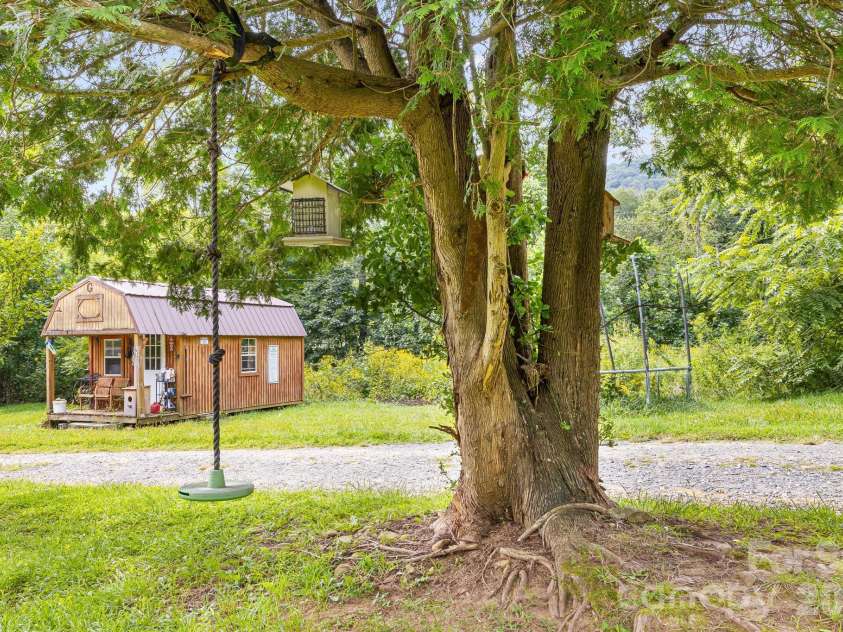 36 Woodrat Drive, Burnsville, NC 28714.  MLS# CAR4421130, YatesRealty ID 48656. 