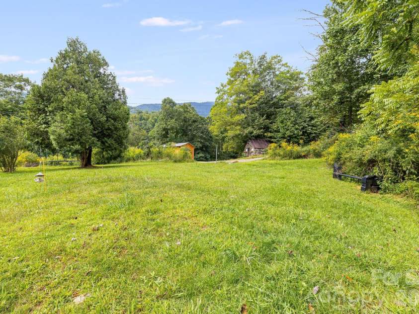 36 Woodrat Drive, Burnsville, NC 28714.  MLS# CAR4421130, YatesRealty ID 48656. 