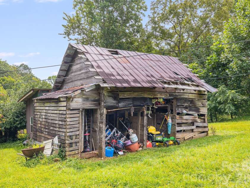 36 Woodrat Drive, Burnsville, NC 28714.  MLS# CAR4421130, YatesRealty ID 48656. 