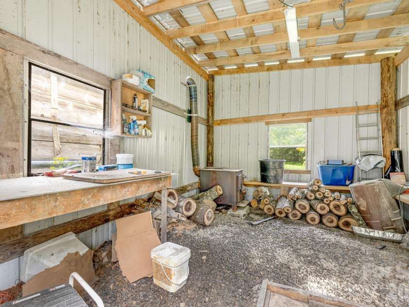 36 Woodrat Drive, Burnsville, NC 28714.  MLS# CAR4421130, YatesRealty ID 48656. 