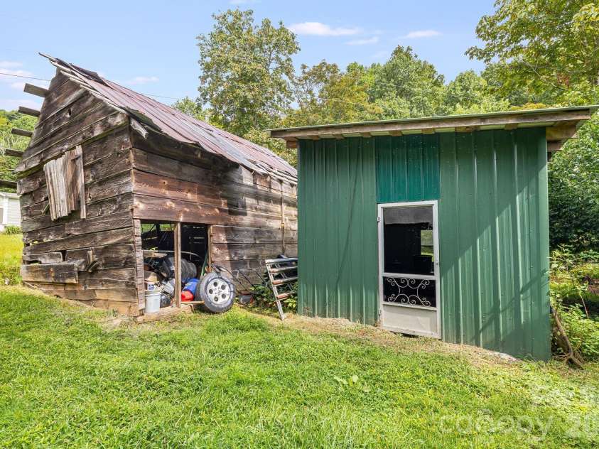 36 Woodrat Drive, Burnsville, NC 28714.  MLS# CAR4421130, YatesRealty ID 48656. 