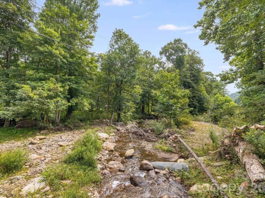 36 Woodrat Drive, Burnsville, NC 28714.  MLS# CAR4421130, YatesRealty ID 48656. 