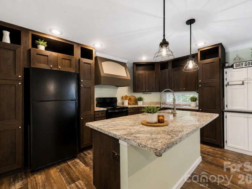 36 Woodrat Drive, Burnsville, NC 28714.  MLS# CAR4421130, YatesRealty ID 48656. Virtually Staged
