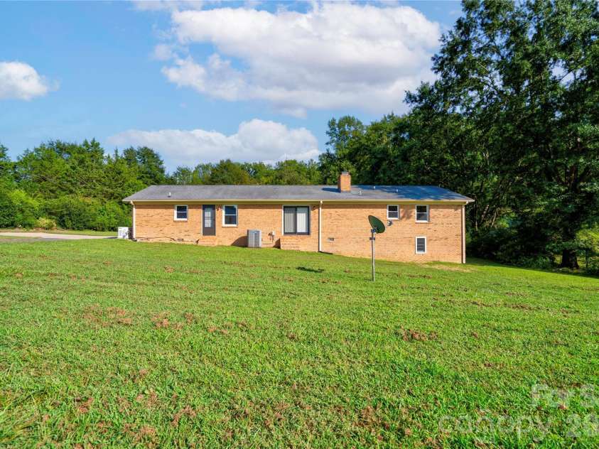 113 Idlewood Court, Kings Mountain, NC 28086.  MLS# CAR4421080, YatesRealty ID 48659. 