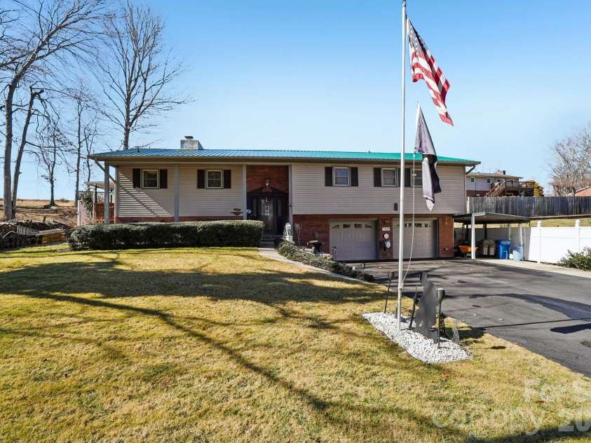 36 Kimberly Drive, Canton, NC 28716.  MLS# CAR4347339, YatesRealty ID 4866. 