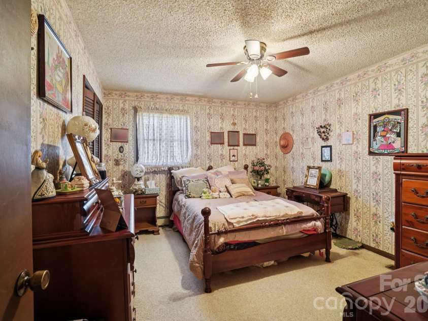 36 Kimberly Drive, Canton, NC 28716.  MLS# CAR4347339, YatesRealty ID 4866. 